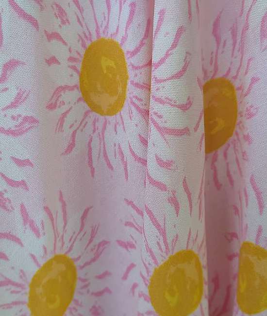 Viskon Kumaş Pembe Zemin Güneş Desenli