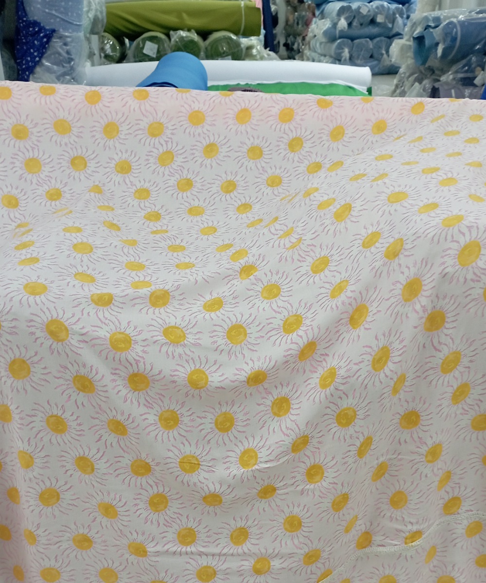 Viskon Kumaş Pembe Zemin Güneş Desenli